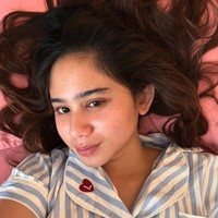 Tissa Biani pun tetap cantik ketika mengunggah selfie tanpa makeup saat bangun tidur. Ia tidak peduli dengan rambutnya yang berantakan. Foto: Instagram