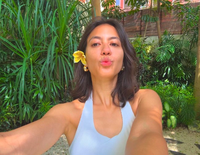 Salah satu selebriti yang sering tampil bare face di media sosial adalah Pevita Pearce. Ia tampak cantik saat bangun tidur tanpa makeup sama sekali dengan potongan rambut pendek. Foto: Instagram