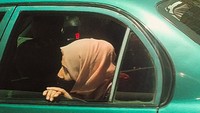 Potret perempuan Afghanistan yang bepergian menggunakan mobil dengan kaca terbuka. (Dhani-detikcom)
