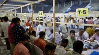 Exit poll menunjukkan Modi, 73 tahun, berada di jalur yang tepat untuk meraih kemenangan, setelah pemilihan suara dilakukan dalam tujuh tahap di negara dengan populasi terpadat di dunia ini. Pemilihan umum yang berlangsung selama enam minggu dan diikuti oleh 642 juta orang ini dipandang sebagai sebuah referendum bagi Modi. REUTERS/Sahiba Chawdhary