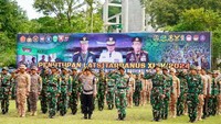 Upacara Penutupan Latsitardanus digelar di Lapangan Merdeka 2 Balikpapan, dipimpin langsung oleh Danjen Akademi TNI, Letjen TNI Rudianto, dan Kalemdiklat Polri, Komjen Pol. Drs. Purwadi Arianto, sebagai Inspektur Upacara.