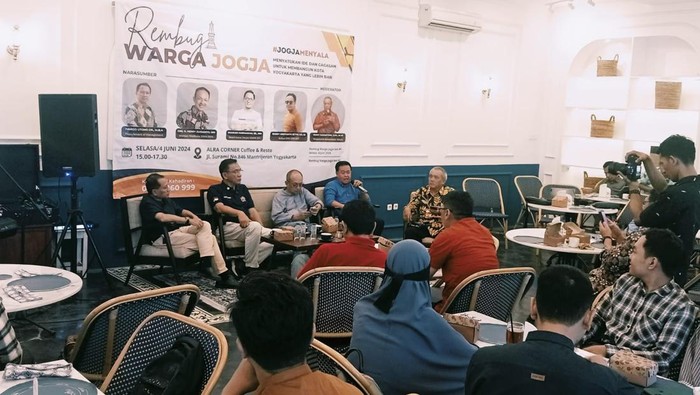 Potret Rembug Warga Yogya Rembug warga Jogja digelar oleh lintas komunitas di kota pelajar sebagai wadah narasi dan pandangan kritis guna membangun Yogyakarta.