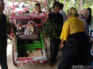 Menengok Tradisi Arak Pengantin Padi di Indramayu