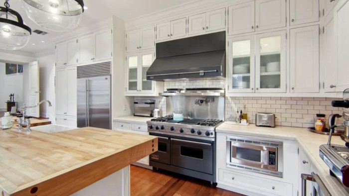 Rumah bekas Angelina Jolie dan Brad Pitt