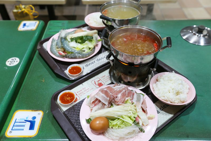 Sedang Asyik Makan Hotpot, Pengunjung Ini Panik Kompornya Meledak