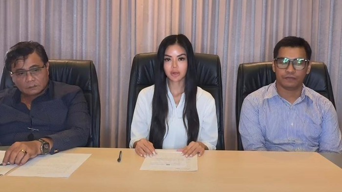 Selebgram @psychedelish, Ade Chaerunisa, meminta maaf kepada masyarakat NTT atas konten dan komentarnya yang dinilai mengandung unsur rasisme.