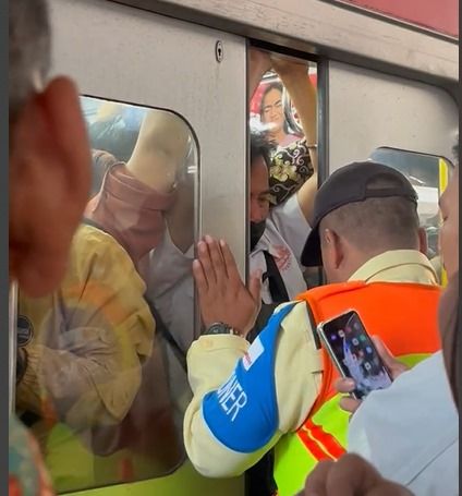Suasana di Stasiun Depok Baru pada Rabu (5/6/2024)-(Rifka/detikcom)
