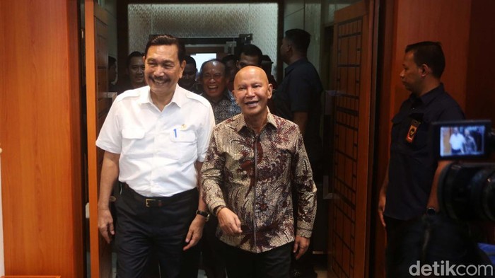 Tiga Menko Jokowi dan Banggar DPR Bahas Anggaran 2025 Tiga Menko Kabinet Indonesia Maju dan Banggar DPR menggelar rapat di Gedung Nusantara II. Rapat membahas anggaran lembaga mereka dalam RAPBN tahun 2025.