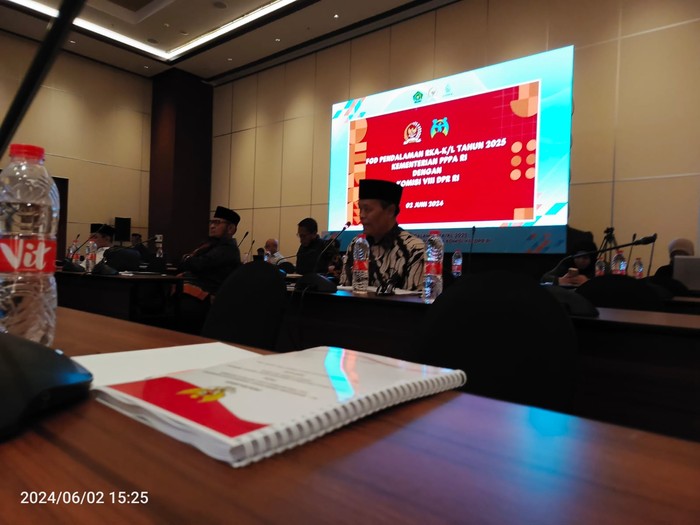 Wakil Ketua MPR RI sekaligus Anggota DPR-RI Komisi VIII yang di antaranya membidangi urusan perempuan dan anak, Hidayat Nur Wahid (HNW)