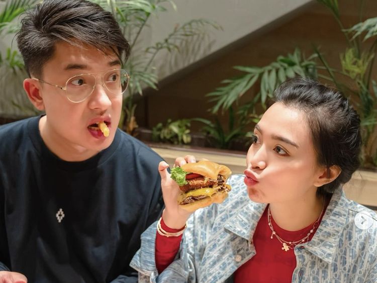 Wika Salim Romantis Kulineran Bareng Pacar, Intip Potretnya!
