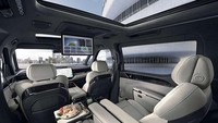 Mobil ini menggunakan dua varian baterai NMC, di mana versi 116 kWh bisa membuat mobil bergerak sejauh 702 km dengan penghitungan CLTC. Sedang varian 140 kWh mampu membikin mobil ini berlari sejauh 822 km (CLTC) ketika baterainya terisi penuh. Foto: Dok. Zeekr