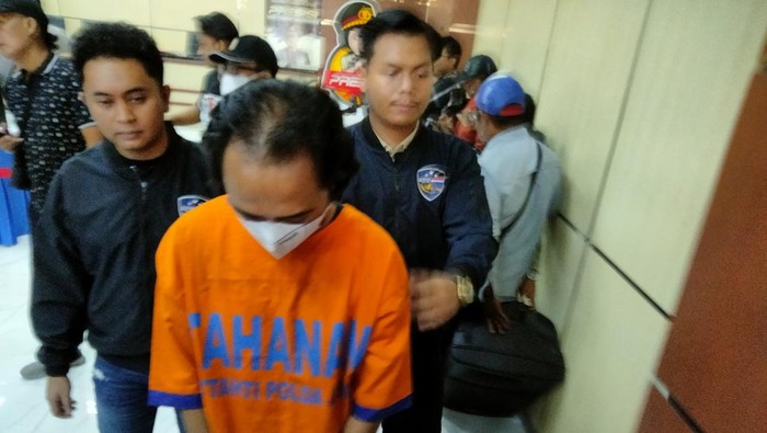 AAS, produsen website porno anak