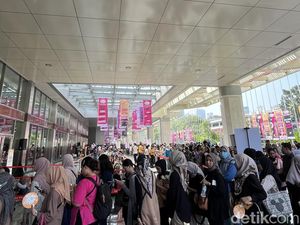 Hari Pertama Jakarta X Beauty 2024, Antre Pengunjung dan Jastip Sejak Pukul 6