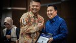 Adaro Terima Penghargaan Wajib Pajak