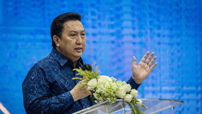 Presiden Direktur PT Adaro Energy Indonesia Garibaldi Thohir memberikan sambutan saat acara Tax Gathering di Gedung KPP Madya, Jakarta, Kamis (6/6/2024). Penghargaan tersebut diberikan atas komitmen kedua anak perushaan Adaro Group yaitu PT Laskar Semesta Alam (PT LSA)dan PT Alam Tri Bangun Indonesia (PT ATBI) sebagai Wajib Pajak dengan kontribusi terbesar pada Tahun Pajak 2023 dan pelaporan perpajakan secara tepat waktu.  ANTARA FOTO/Bayu Pratama S/wpa.