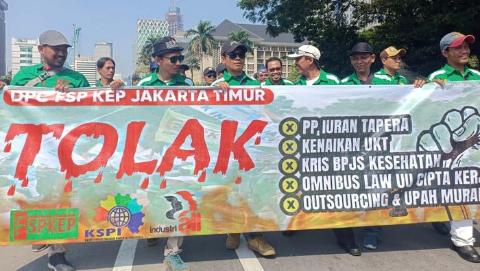 Elemen buruh hari ini akan melakukan demonstrasi menolak iuran Tabungan Perumahan Rakyat (Tapera). Mereka mulai mendatangi area Patung Kuda, Jakarta Pusat.