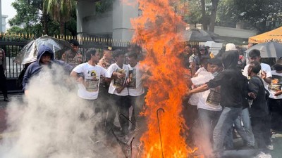 Aksi Demo di Depan Gedung MA Sempat Diwarnai Kericuhan