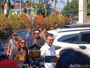 Anji dan Wina Natalia Hadiri Sidang Perdana Cerai di PA Cibinong
