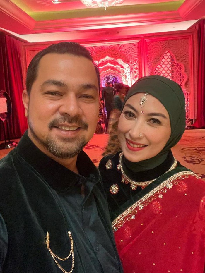 Annisa Trihapsari dan Sultan Djorghi Annisa Trihapsari dan Sultan Djorghi