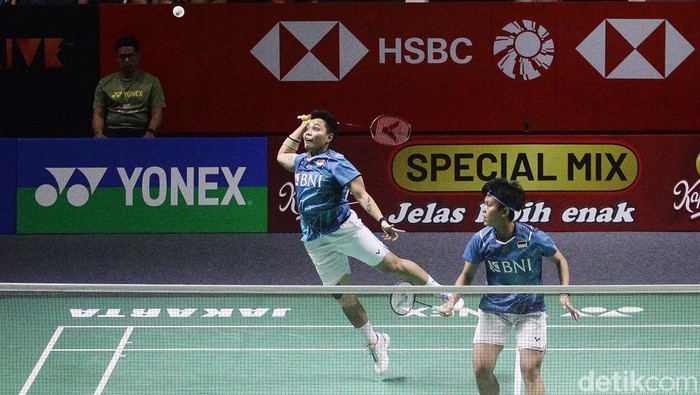 Apriyani Rahayu/Siti Fadia Silva Ramadhanti tersingkir dari Indonesia Open 2024. Apriyani/Fadia kalah saat melawan pasangan Malaysia Pearly Tan/Thinaah Muralitharan.