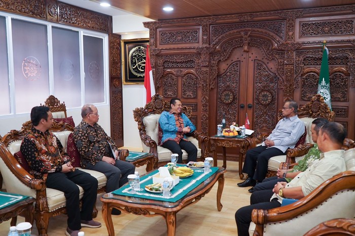 Bamsoet menyampaikan undangan silaturahmi kebangsaan MPR RI kepada Ketua Umum PP Muhammadiyah Haedar Nashir di Jakarta, Kamis (6/6/).