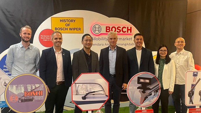 Bosch gelar kampanye Berkendara Aman #TenangAdaBosch. Mereka membagikan 2.000 wiper gratis untuk pengemudi taksi online.