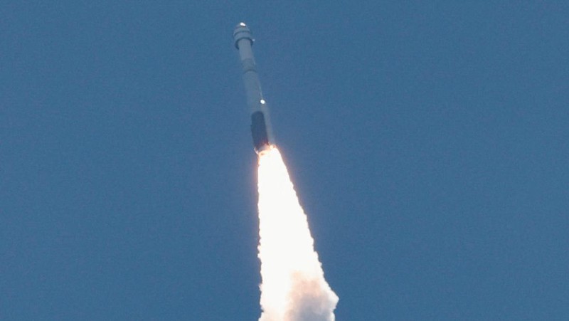 A United Launch Alliance Atlas V rocket carrying two astronauts aboard Boeing's Starliner-1 Crew Flight Test (CFT), is launched on a mission to the International Space Station, in Cape Canaveral, Florida, U.S., June 5, 2024. REUTERS/Joe Skipper