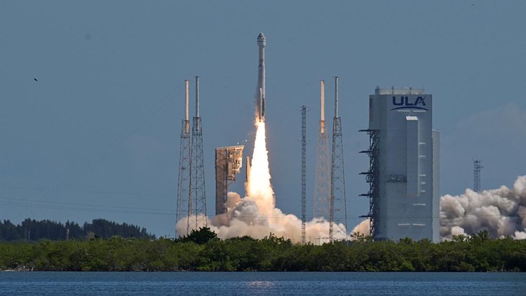 A United Launch Alliance Atlas V rocket carrying two astronauts aboard Boeings Starliner-1 Crew Flight Test (CFT), is launched on a mission to the International Space Station, in Cape Canaveral, Florida, U.S., June 5, 2024. REUTERS/Steve Nesius