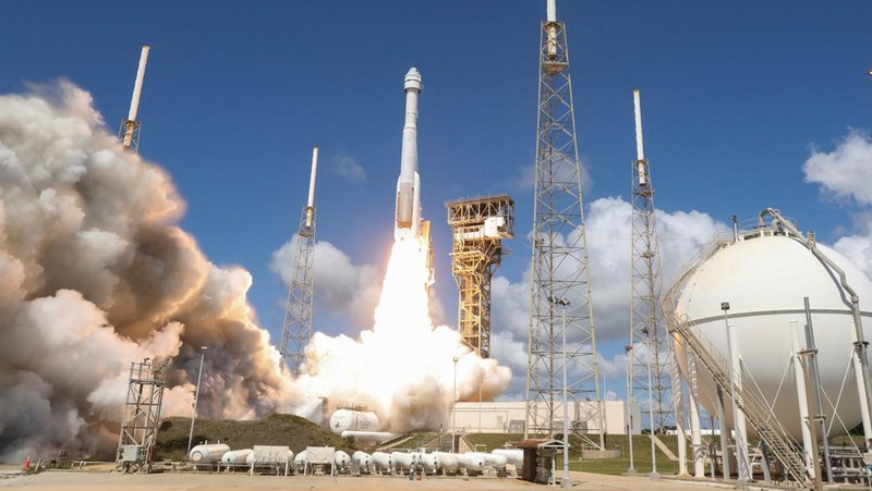 A United Launch Alliance Atlas V rocket carrying two astronauts aboard Boeing's Starliner-1 Crew Flight Test (CFT), is launched on a mission to the International Space Station, in Cape Canaveral, Florida, U.S. June 5, 2024. REUTERS/Joe Skipper