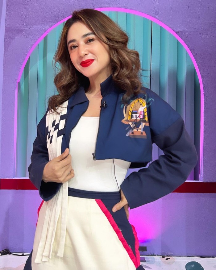 Dewi Perssik Dewi Perssik