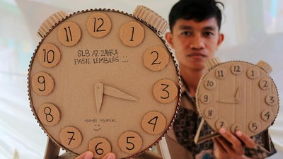 Keren, Siswa SLB Daur Ulang Barang Bekas Jadi Kerajinan Cantik