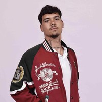 Berperawakan tegap dan berwajah tampan, Shayne Pattynama pun ambil bagian. Kalau bukan pemain bola, Shayne pasti jadi model, puji seorang netizen soal penampilan pemain naturalisasi berdarah Ambon-Belanda ini. (Foto: Instagram/@timnas.indonesia)