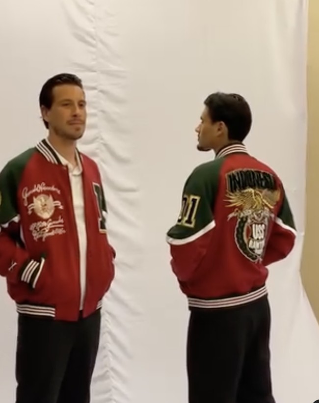 Begini penapilan Tom Haye dan Nathan Noel saat dipotret bak model untuk mempromosikan jaket tersebut. (Foto: Instagram/@timnas.indonesia)