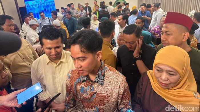 Gibran di kediaman Khofifah