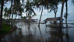 Gelombang Pasang Terjang Kampung Nelayan di Padang