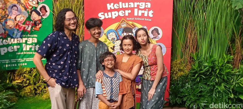 Keluarga Super Irit