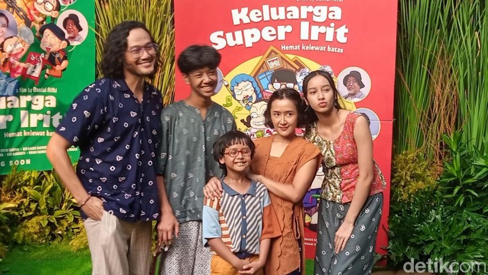Keluarga Super Irit