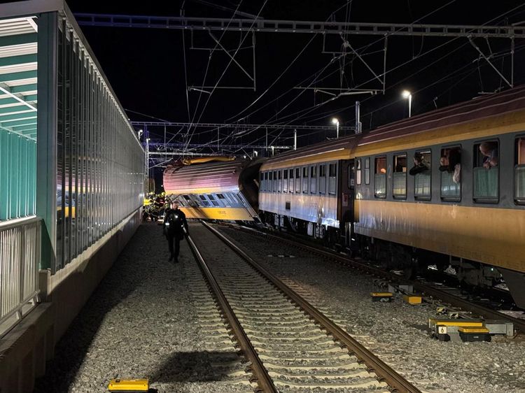 Kereta Penumpang dan Barang Tabrakan di Ceko, Puluhan Orang Terluka