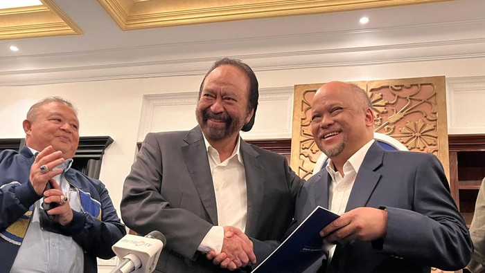 Ketum NasDem Surya Paloh memberikan rekomendasi kepada Ilham Habibie untuk maju dalam Pilgub Jabar 2024.