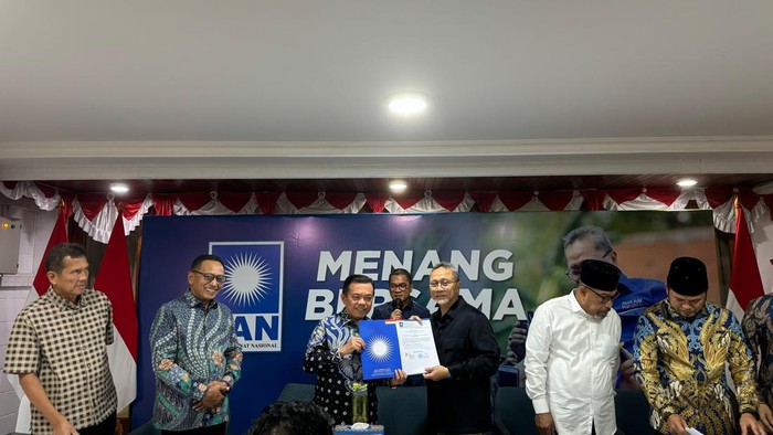 Ketum PAN Zulhas serahkan rekomendasi ke 3 cagub