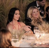 Ivanka Trump, putri Donald Trump, dan Lauren Sanchez, tunangan pendiri Amazon Jeff Bezos, termasuk di antara selebriti pertama yang terlihat tiba di pesta yang diadakan oleh Khloe Kardashian untuk Kim, di Restoran Funke, Beverly Hills, Amerika Serikat. Foto: Dok. HULU, Instagram Kim Kardashian