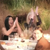 Namun Ivanka Trump dan Lauren Sanchez sudah dianggap Kim sebagai teman dekatnya. Karena mantan istri Kanye West itu menyebut mereka sebagai teman ‘ride or die.’ Foto: Dok. HULU, Instagram Kim Kardashian