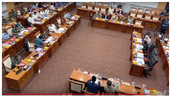 Komisi I DPR RI menggelar rapat dengan Kementerian Pertahanan, Panglima TNI dan Kementerian Keuangan hari ini. Rapat membahas soal persetujuan penerimaan hibah alat peralatan pertahanan dan keamanan (alpalhankam) hingga  misi kemanusiaan ke Gaza.