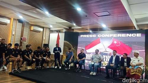 Konferensi pers One Pride MMA 79 Pride of the Nation di Denpasar, Bali, Kamis (6/6/2024). (Ni Made Lastri Karsiani Putri/detikBali)