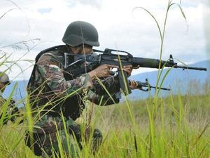 TNI-Polri Rebut Markas KKB di Distrik Bibida Paniai, 1 Pelaku Ditembak Mati