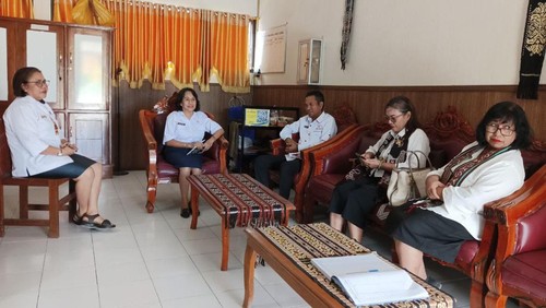 Ombudsman Republik Indonesia (RI) Perwakilan Provinsi Nusa Tenggara Timur (NTT), menerima keluhan dari guru-guru di SMKN 5 Kota Kupang.