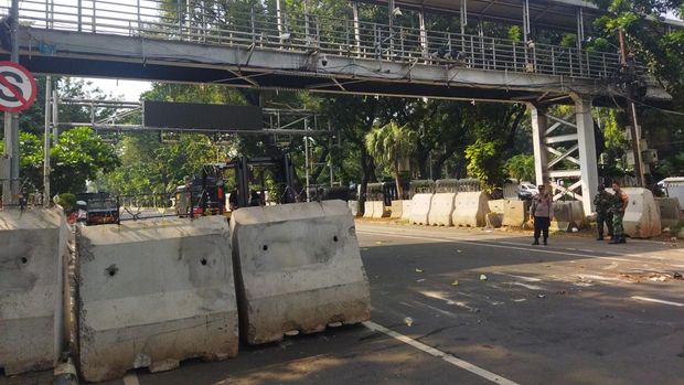 Massa Aksi Buruh di Patung Kuda Bubar, Jl Medan Merdeka Barat Dibuka
