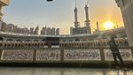 Menikmati Senja di Tanah Suci