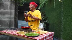 Momen Iwa K Bagikan Tips Masak Daging untuk Idul Adha Momen Iwa K Bagikan Tips Masak Daging untuk Idul Adha