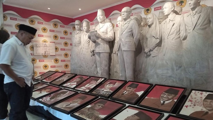 Pameran lukisan Sang Fajar di kampus Untag Surabaya